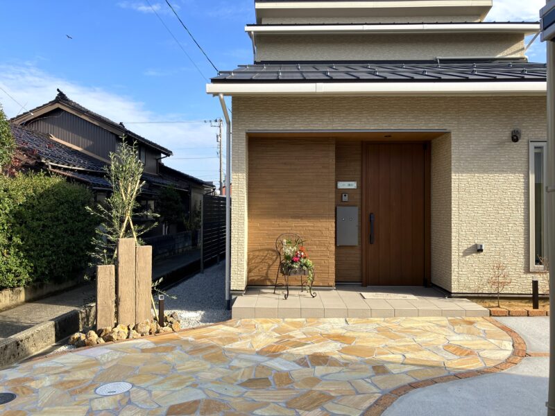 住宅を引き立てる洋風デザインのお庭