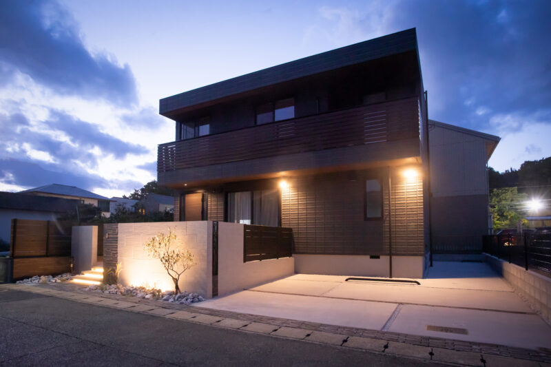 優しい光が出迎えてくれるロックガーデン