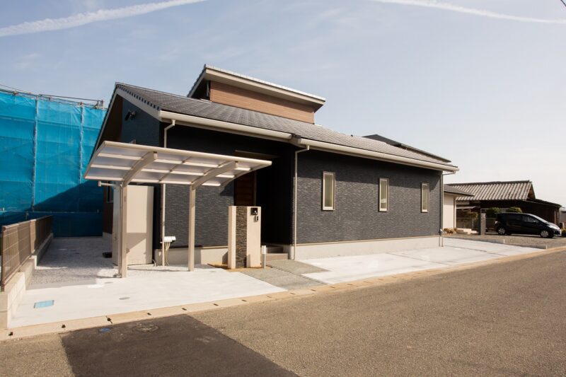 福岡県福津市　サイクルポートのある新築外構