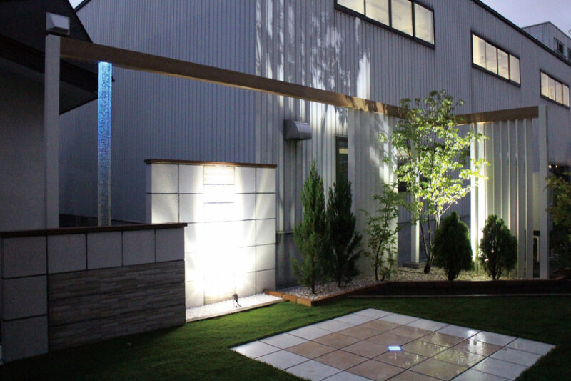 遊ぶお庭と眺める アルミフレームとガラスが魅せる癒しの空間 札幌市豊平区