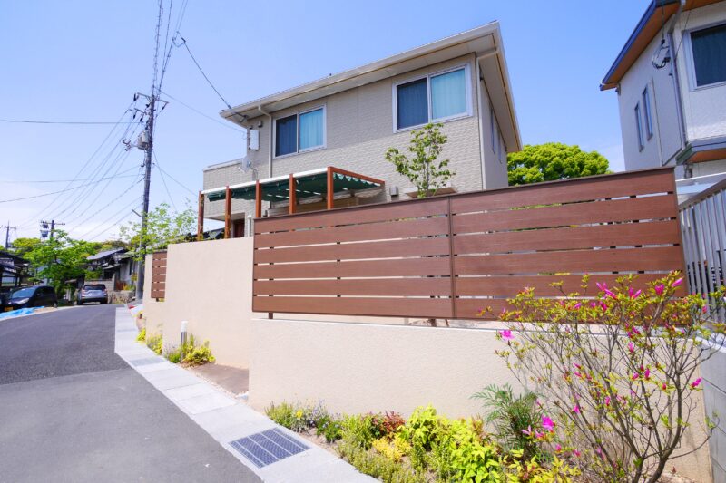エクステリア施工事例 NO.1747120「オシャレにナチュラルに素敵な塀囲いのあるお家」岡山県のエクアライブ推奨店 株式会社 美興 ...