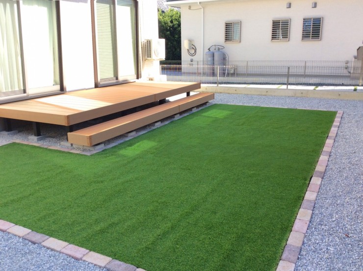 ウッドデッキとメンテナンスフリーな人工芝（エクアライブ　i-truf ）　浜松市南区　Y様邸
