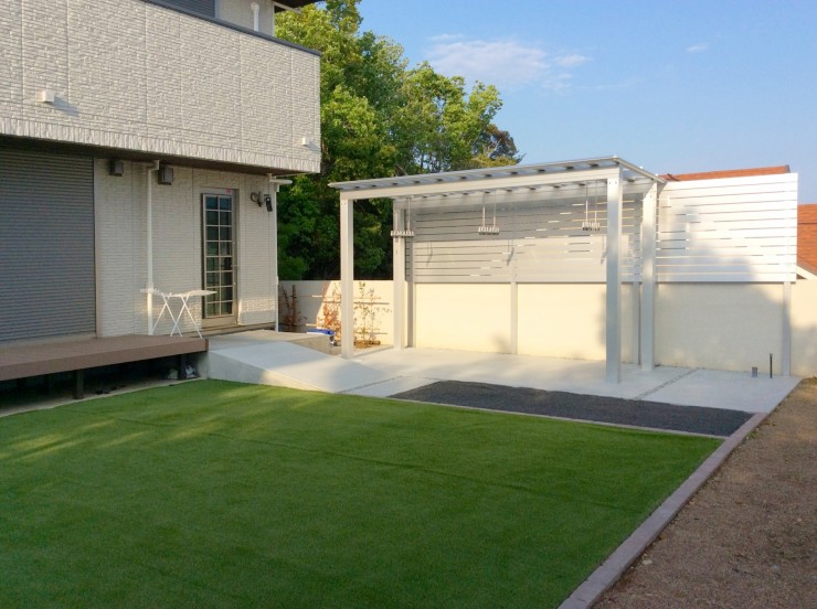 愛犬も遊べる人工芝の庭・強風に耐える洗濯スペース　　浜松市中区　H様邸