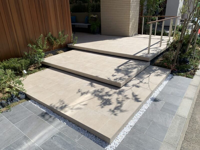 dalles-terrasse-pierre-naturelle-pavés-poser-couche-drainante-sable