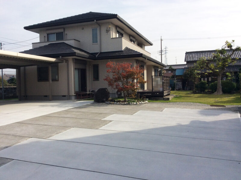 コンクリート打ちの駐車場