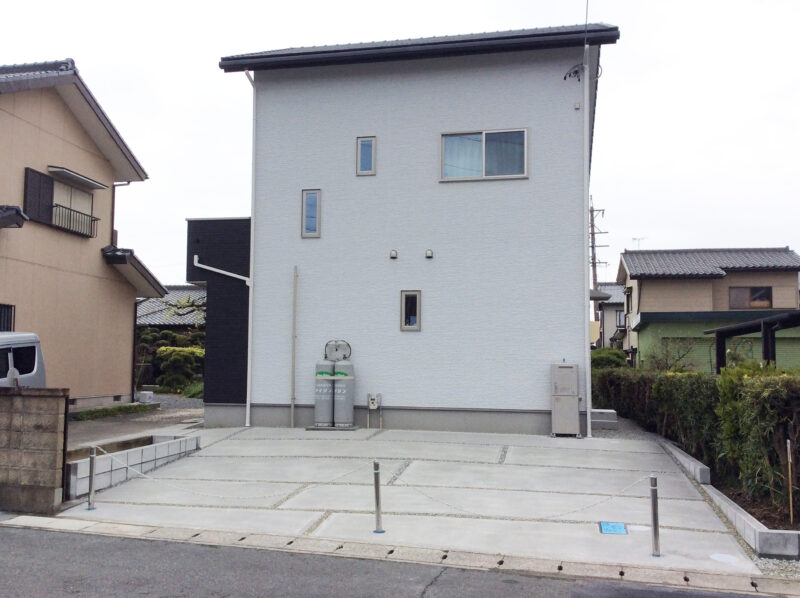 シンプルな駐車場の新築外構　-浜松市 A様邸-