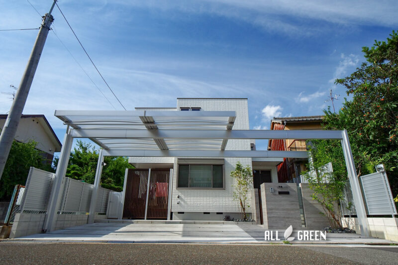 駐車スペースとアプローチ空間が一目で分かる愛知県名古屋市の新築外構