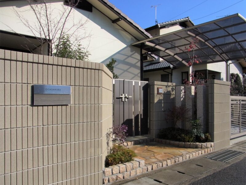 玄関前のリフォームでお洒落なクローズ外構に。   愛媛県 新居浜市 外構工事