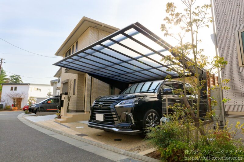 柱が後ろにあるので駐車と乗り降りがし易い！