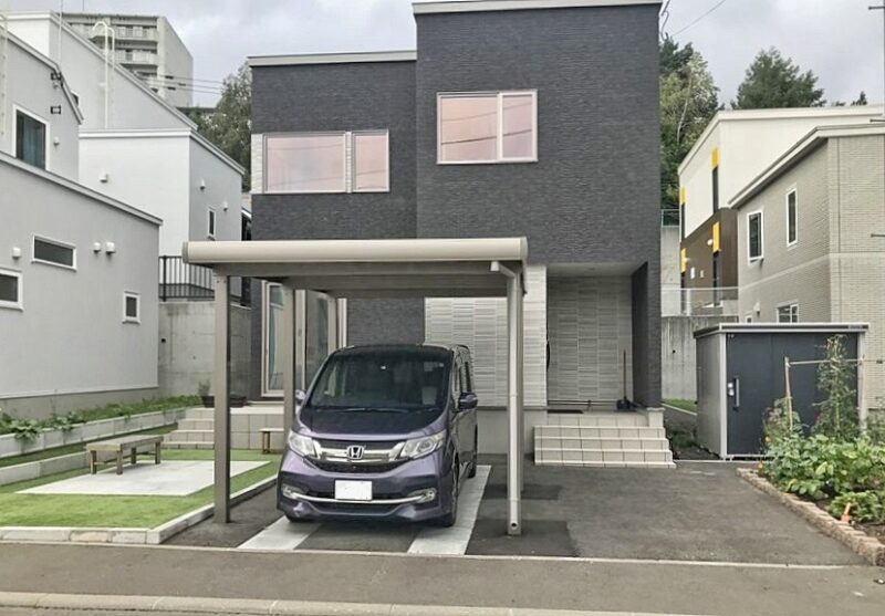 ＢＥＦＯＲ　庭、駐車スペースとばらばらな感じでした。