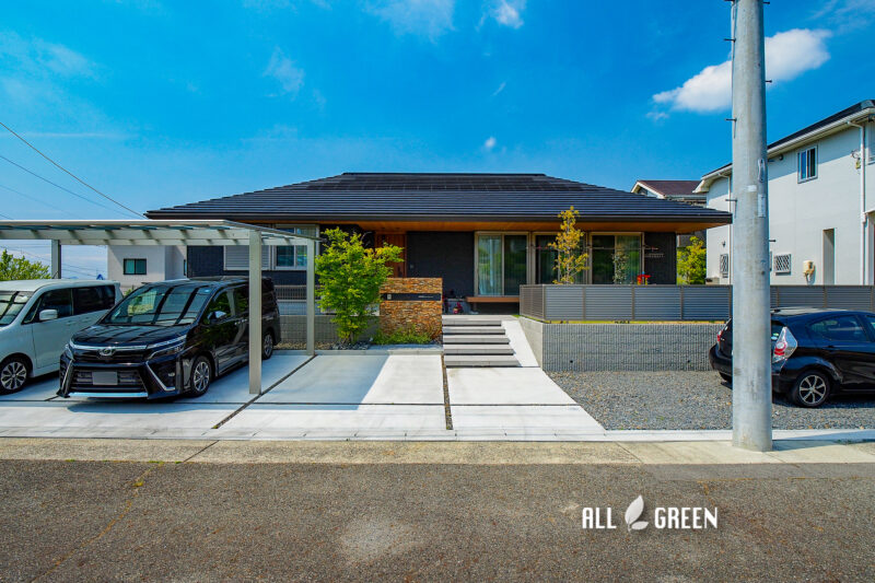 最大4台駐車可能な駐車場に広いお庭を兼ね備えたセミクローズ外構　名古屋市天白区