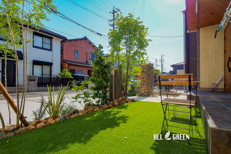 今はまだ成長過程中の植栽は育つともっとボリュームが出ます。