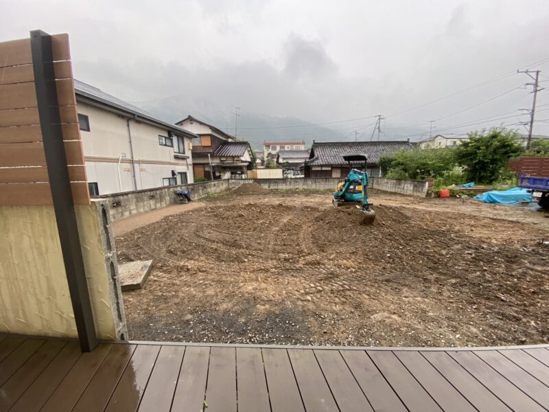 施工前写真。隣地からの目線が気になってました。