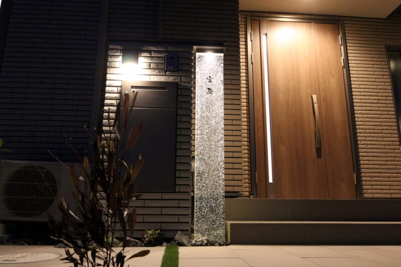 夜は気泡が美しく光る演出。