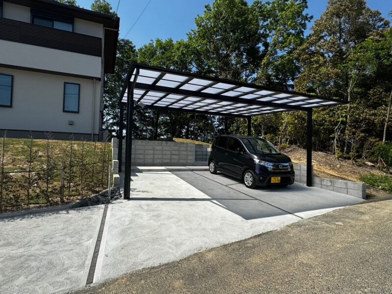 愛車を守るカーポートにはダウンライトを。