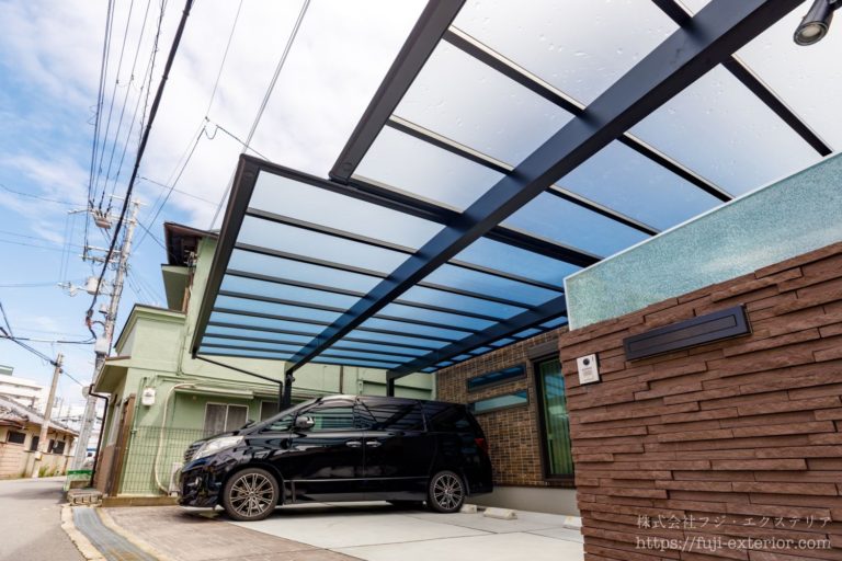 カーポート屋根は3台用MAXサイズにして駐輪場とアプローチまで屋根掛け。