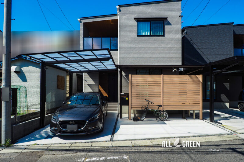 愛知県春日井市　カーポート、テラス屋根、デッキと機能性の充実した新築外構
