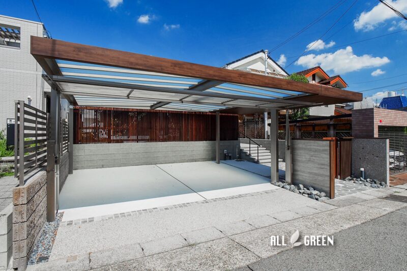 熱線遮断ポリカの屋根材で大切な愛車をしっかりと保護