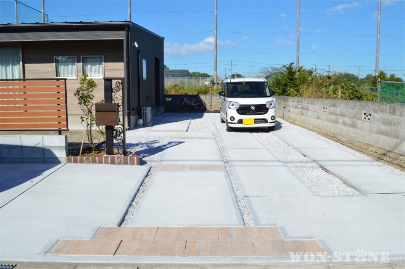 お客様の車は玄関前まで入れます。