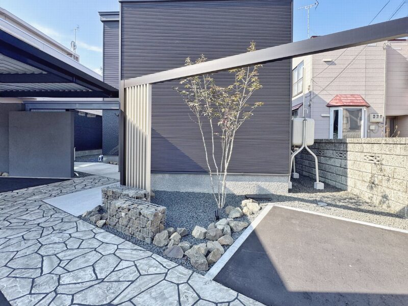 斜めのデザインで空間を創り出す