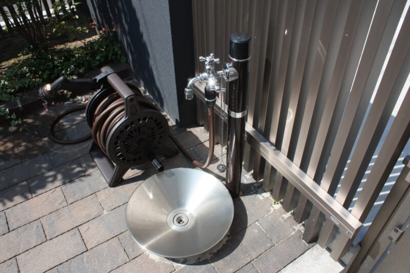 エクステリア施工例 No.1708107-4「水栓もオシャレに。トーシンコーポレーションのタクト」